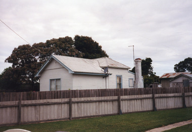 Photograph - Historic House, 44 Roadknight Street. Lakes Entrance Victoria, 1999