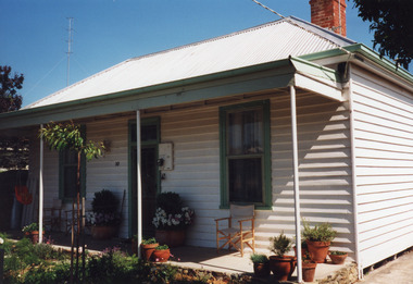 Photograph - Historic House, 10 Orme Street. Lakes Entrance Victoria, 1999