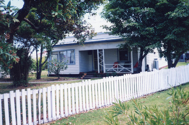 Photograph - Historic House, 6 Barkes Avenue. Lakes Entrance Victoria, 2000