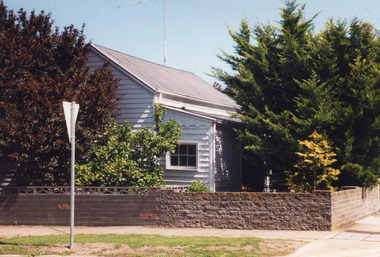 Photograph - Historic House, 16 Barkes Avenue. Lakes Entrance Victoria, 2000