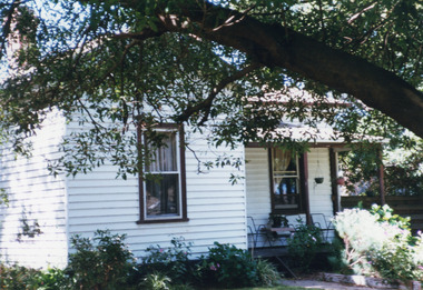 Photograph - Historic House, 11 Church Street, Lakes Entrance, Victoria, 2000