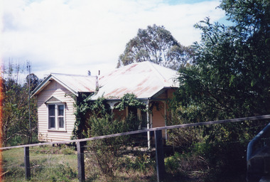 Photograph - Historic House, 14 Hunter Street, Lakes Entrance, Victoria, 2000