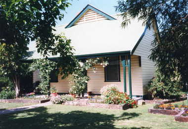 Photograph - Historic House, 14 Bulmer Street, Lakes Entrance Victoria, 2000