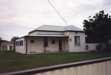 Photograph - 40 Roadknight Street,  Lakes Entrance Victoria, 2000