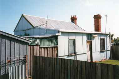 Photograph - 43 Roadknight Street, Lakes Entrance Victoria, Davies, Judy, Historic Houses, 2000