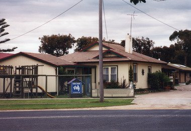 Photograph - Historic House, Echo Beach Holiday Park. 33 Roadknight Street, Lakes Entrance Victoria, 2000