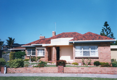 Photograph - Historic House 16 Bulmer Street, Lakes Entrance, 2000
