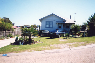 Photograph - Housing, 11 Ocean Court, Lakes Entrance Victoria, 1999