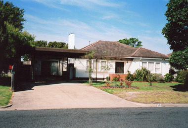 Photograph - Housing,  20 Devitt Street Lakes Entrance Victoria, Holding M, 2009