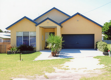Photograph - Housing, Palmers Road,  Lakes Entrance 2008