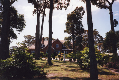 Photograph - The Gables, 1 - 9 Creighton Street. Lakes Entrance, Gibson, Tim, 1998