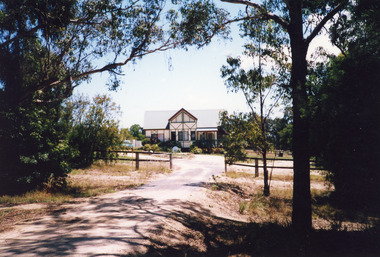 Photograph - Housing, Tudor dwelling at Colqhuoun Road.  Lakes Entrance Victoria, 1999