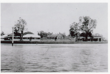Photograph - Nithsdale,  Esplanade Lakes Entrance    1920's