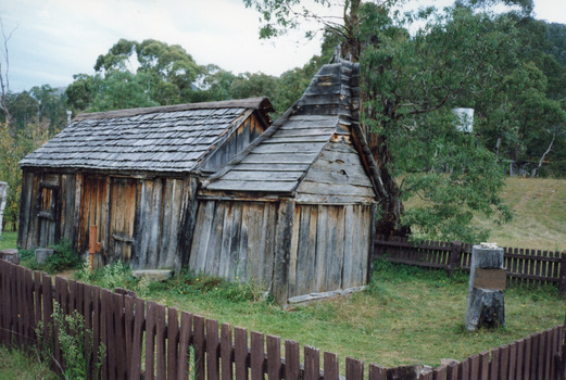  Colour photograph of the historic Suggan Buggan School