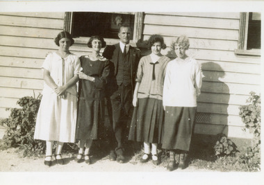 Photograph - Lakes Entrance State School  c1922