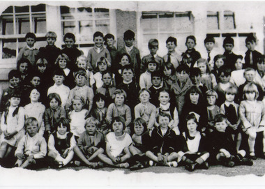 Photograph - Lakes Entrance State School Students c1950