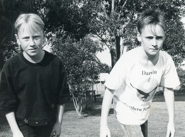 Photograph, Lakes Post Newspaper, Lakes Entrance Primary School students at Victorian State Schools Cross Country Championships at Bundoora. Victoria, 1990