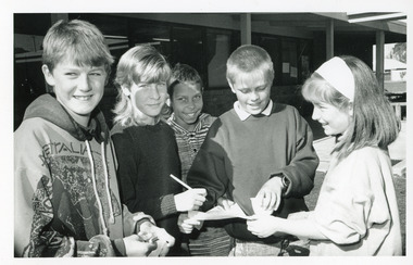 Photograph - Lakes Entrance Primary School, Lakes Post Newspaper, 1995