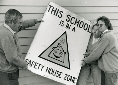Photograph - School safety, Lakes Post Newspaper, 2006