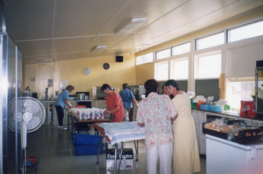 Photograph - Lakes Entrance Primary School, Lakes Post Newspaper, 2002