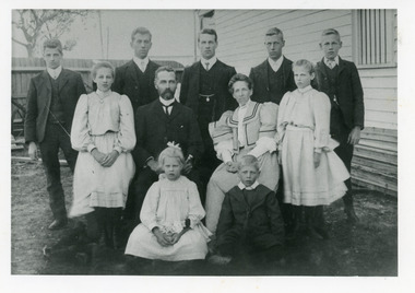 Photograph - Peter and Miriam Harbeck and children  1908