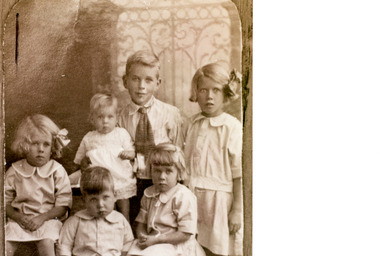Photograph - Jack, Jean, Frances, Gwen, Ray and Ruth Harbeck  1930