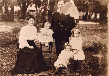 Photograph - Isabella and Joseph Coate and children, Violet, Belle and Joseph Jnr  c1908