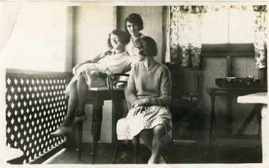 Photograph - Sea View Tea Rooms Lakes Entrance Victoria