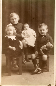 Photograph - Rowe Family Kalimna West  c1920