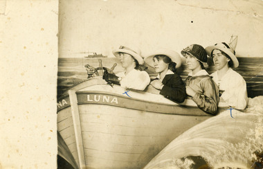 Postcard - Alice and Jessie Wills  1920, Whitney Bros Electric Studios