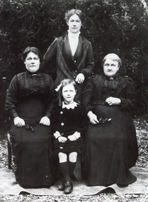 Photograph - Lee Family, 1914 c