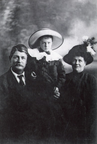 Photograph - Lee Family, 1910 c