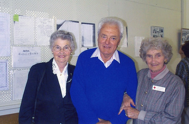 Photograph - Allen Family, Bairnsdale Advertiser Newspaper, Teresa Allen, Jack Allen and Joy Lambert 1998, 1/11/1998 12:00:00 AM