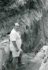 Photograph - Tambo Water Board pipe laying  Golf Links Road to Bruce's track disposal facility Kalimna Victoria 1994, Lakes Post Newspaper