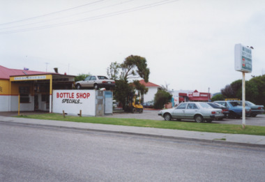 Photograph - Central Hotel Bottle shop c1986, Lakes Post Newspaper, 1/01/1996 12:00:00 AM