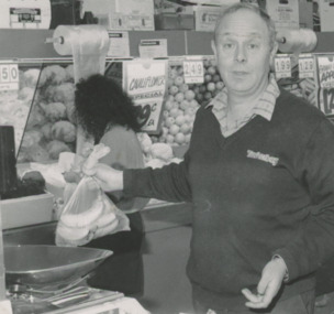 Photograph - Foodarama Supermarket Lakes Entrance, Lakes Post Newspaper, 1991