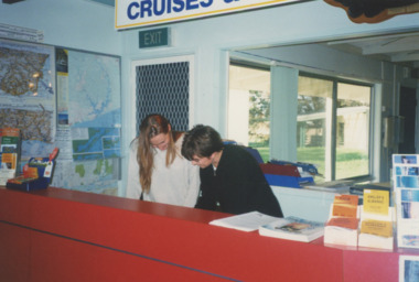 Photograph - Visitors Information Centre Lakes Entrance Victoria, Tidy Town Committee, 2000c