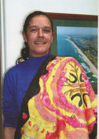 Photograph - Aboriginal artist Leann Edwards, Lakes Post Newspaper, 1/09/2001 12:00:00 AM