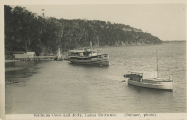 Postcard - S S Gippsland leaving Kalimna Jetty Lakes Entrance, H D Bulmer, 1930 c