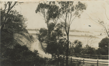 Postcard - Princes Highway around Jemmy's Point