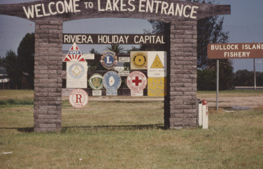 Photograph - Welcome to Lakes Entrance sign, Lakes Post Newspaper, 1989 c