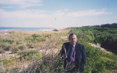 Photograph - Golf Club  Lakes Entrance Victoria, Lakes Entrance Tidy Town Committee, 2000 c