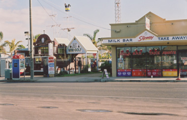 Photograph - Esplanade Lakes Entrance Victoria. Site of original Claremont Guest House  2006, M Holding
