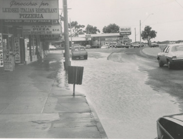 Photograph - Flooding of  Esplanade Lakes Entrance Victoria 1993, Lakes Post Newspaper, 1/09/1993 12:00:00 AM