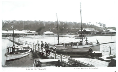 Photograph - Broomes Federal Guest House  Lakes Entrance Victoria  c1915, Crown Studios Bairnsdale, 1919 c