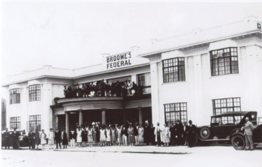 Photograph - Broomes Federal Hotel  Lakes Entrance Victoria, 1926 c