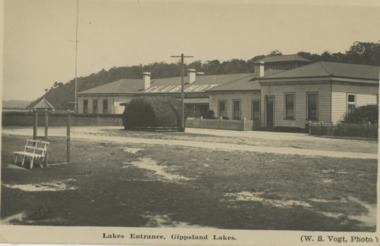Photograph, Club Hotel Lakes Entrance c1924, 1924 c
