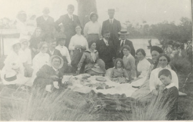 Photograph - Howlett family gathering c1914