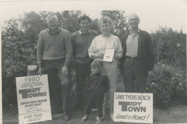 Photograph, Tidy Town Commiittee Lake Tyers Beach Victoria, 1990