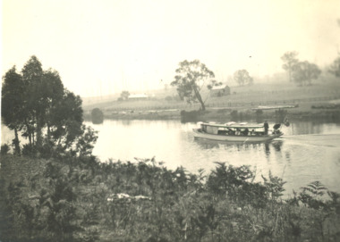 Photograph, Tourist Launch on the Tambo River at Tambo Upper Victoria 1919, 1919 c